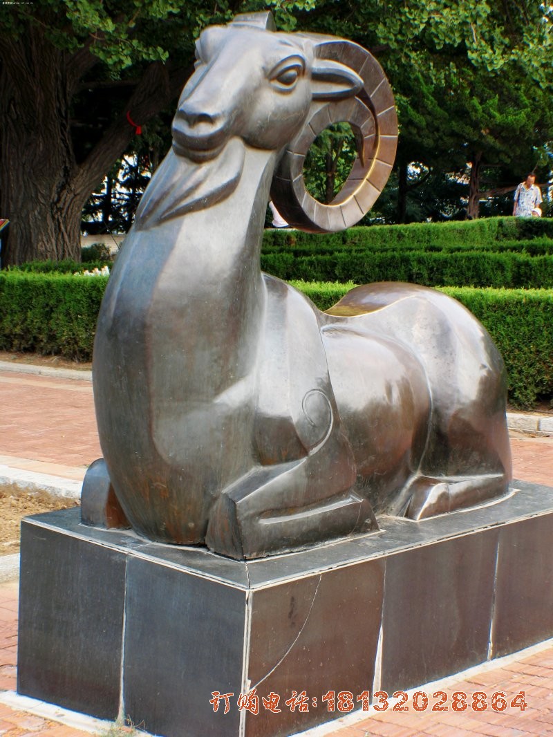 铜雕羊公园动物雕塑
